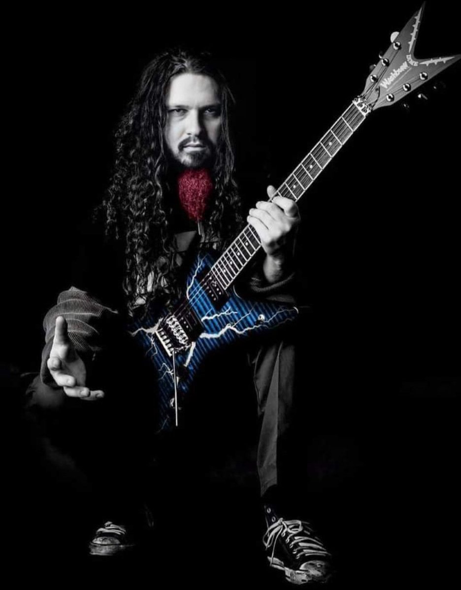 HeavyMetal_999's tweet photo. Darrell Lance Abbott was born on August 20, 1966 in Ennis, Texas, United States.  Better known as Dimebag Darrell or Diamond Darrell, he was an American musician known for being one of the founding members of the groove metal bands PANTERA and DAMAGEPLAN.
(1966 - 2004) https://t.co/M1qm2OPS4R