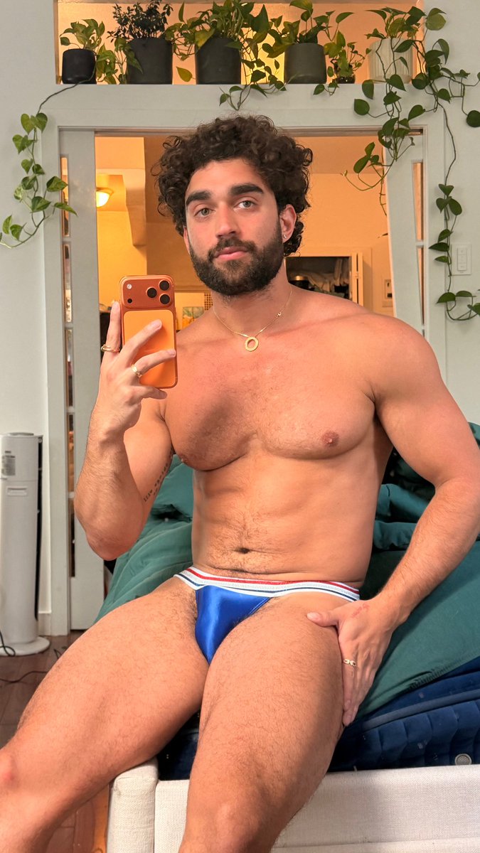 mrmuslebutt's tweet photo. got these as a gift. do you like? 😈 https://t.co/5G4a8ZlJYU