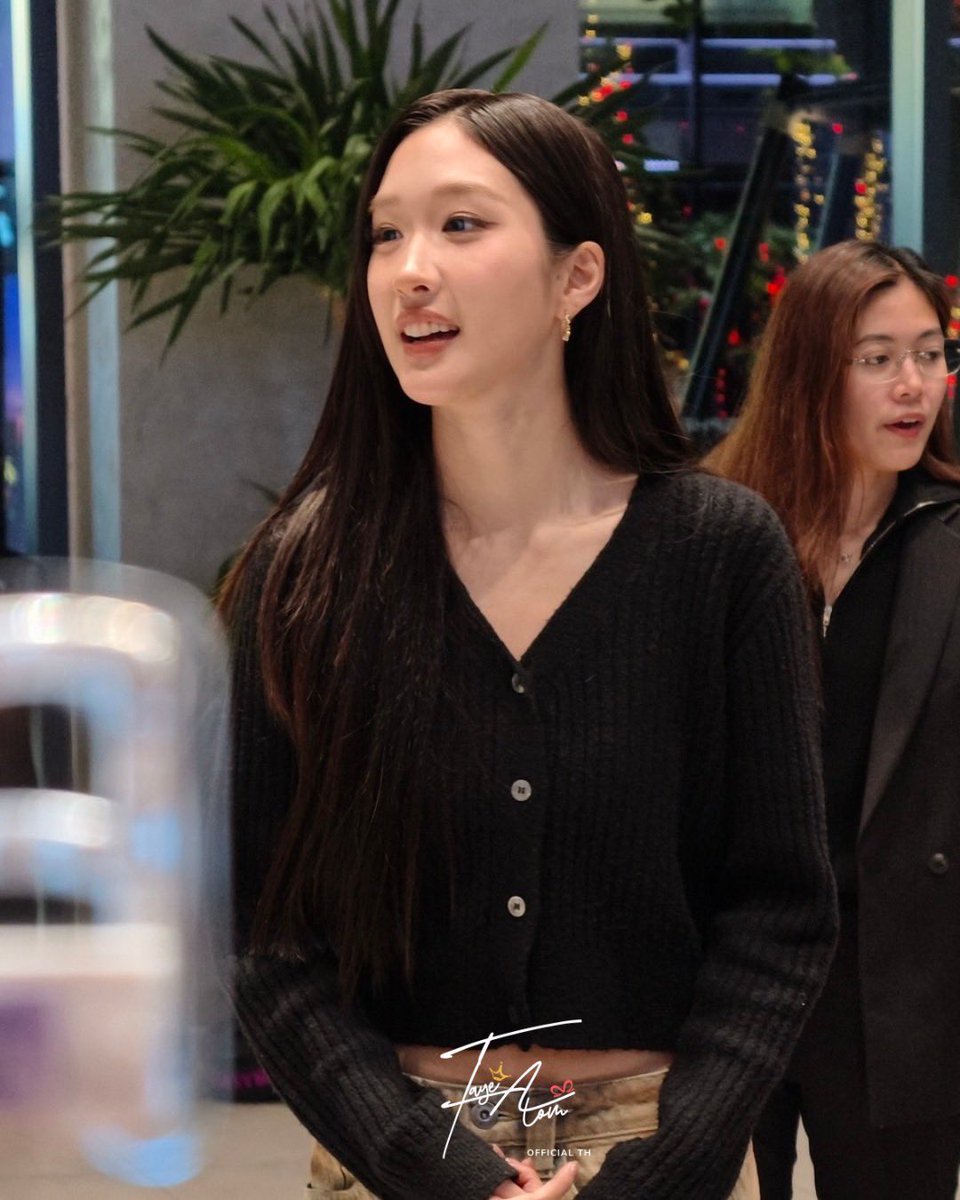 FayeAtom_TH's tweet photo. มาแบ่งปันความสดใสค่า 🍑🤏 

FAYEATOM GLOBAL RISING ICONS
#LSA50ICONSxFayeAtom #LSA50ICONS2026 #LSA50ICONS #LifestyleAsiaTH
#FayeAtom #FayePeraya #AtomPariya https://t.co/dkp77RS9XD