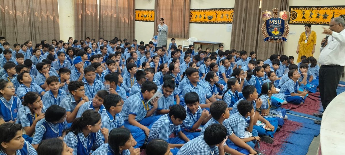 gurugrammsu's tweet photo. The District Malaria Office and MSU Gurugram jointly organized an awareness campaign on Water-Borne Diseases and Hand Hygiene at Shri Shiv Narayan Sidheswar Senior Secondary Public School, Sector-9, Gurugram.

@MunCorpGurugram @NCDCMoHFW https://t.co/TvIr4rgjfV