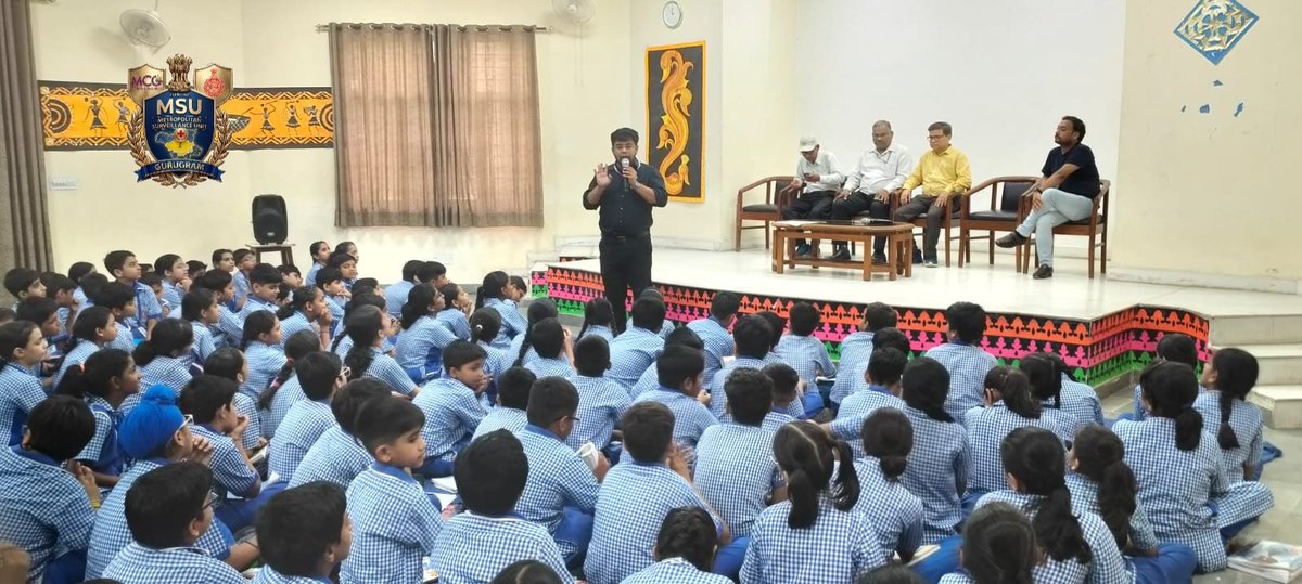 gurugrammsu's tweet photo. The District Malaria Office and MSU Gurugram jointly organized an awareness campaign on Water-Borne Diseases and Hand Hygiene at Shri Shiv Narayan Sidheswar Senior Secondary Public School, Sector-9, Gurugram.

@MunCorpGurugram @NCDCMoHFW https://t.co/TvIr4rgjfV
