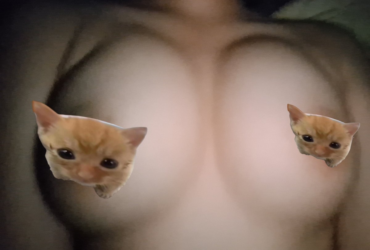 NadiaPutrii77's tweet photo. Mau nenenin punya aku gak hehehe https://t.co/2T3tTp9pYO