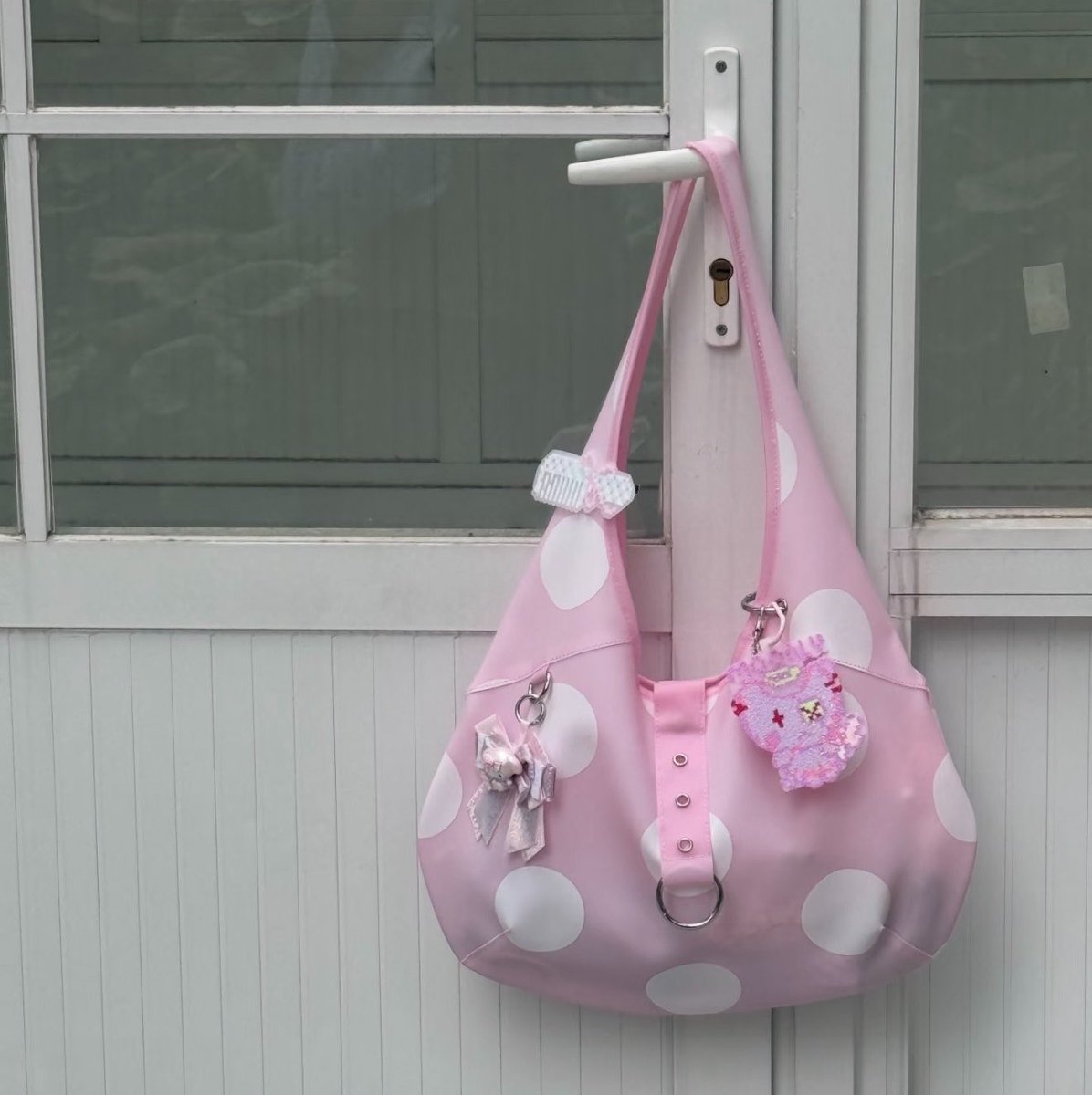 halloxkr_store's tweet photo. Polka Dot Shoulder Tote Bag ✨🖍️
〰️ ราคาใบละ 350฿ 〰️

กำลังฮิตเลยค่า พส.จีนใช้กันเยอะม้ากก ~  🥰
ลาย Polka Dot น่ารักกกก🫶🏻 
ขนาด 37x24x54 cm
มี 3 สี >> pink / yellow/ mint 

[ สั่งซื้อกรอกฟอร์มใต้โพสนะคะ ] https://t.co/9S6GSqwQ5e