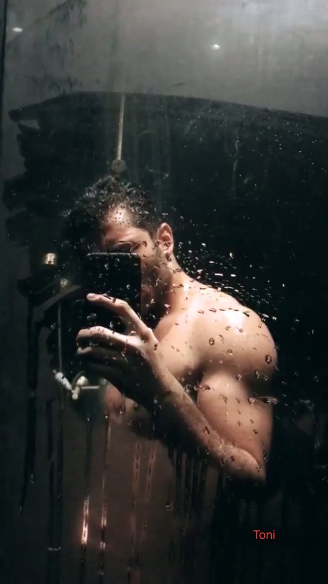 faketonimahfud's tweet photo. Naked but censor it.
#Donehere https://t.co/BF9c59LgKJ