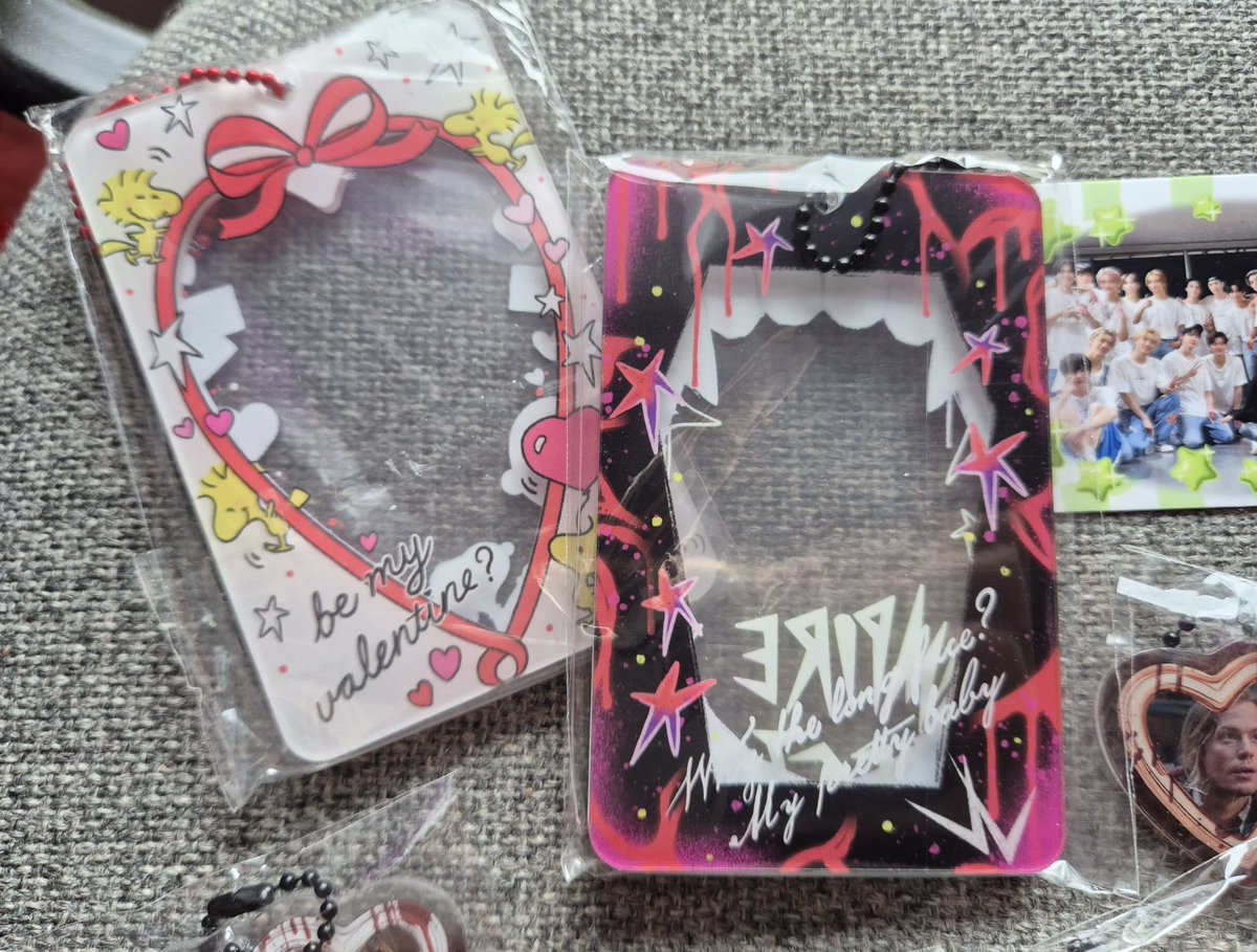wiyuchuu's tweet photo. haul of all my favs from my fav @lw_pins 
I did not expect the pc holders to be THIS chonky and sturdy, this is top notch quality!!! https://t.co/L6gtecgAiK