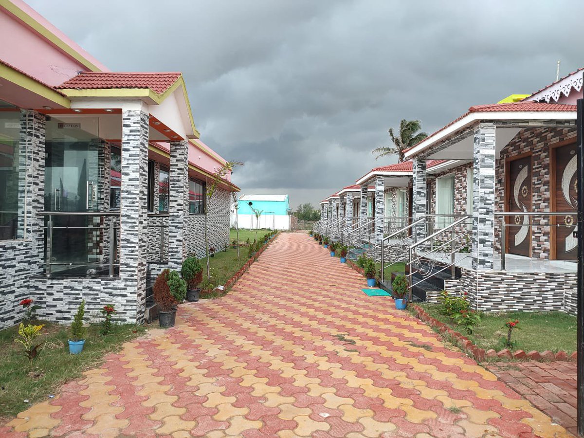 sarkar32150's tweet photo. Peaceful getaway vibes 🌿
Colorful cottages, green lawns, and cloudy skies.
The perfect escape from city life.
#Travel #ResortLife #WeekendGetaway #Nature #PeacefulPlaces #ExploreIndia #VacationVibes #Wanderlust https://t.co/7uOrd5sqZ2