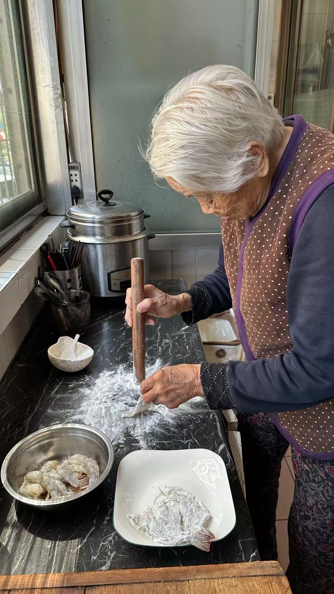 Mungin1414's tweet photo. Just finished baking warm chocolate chip cookies with my kid—flour everywhere, smiles all around  Best weekend win, no fancy plans needed! https://t.co/cB7vXWmUFs