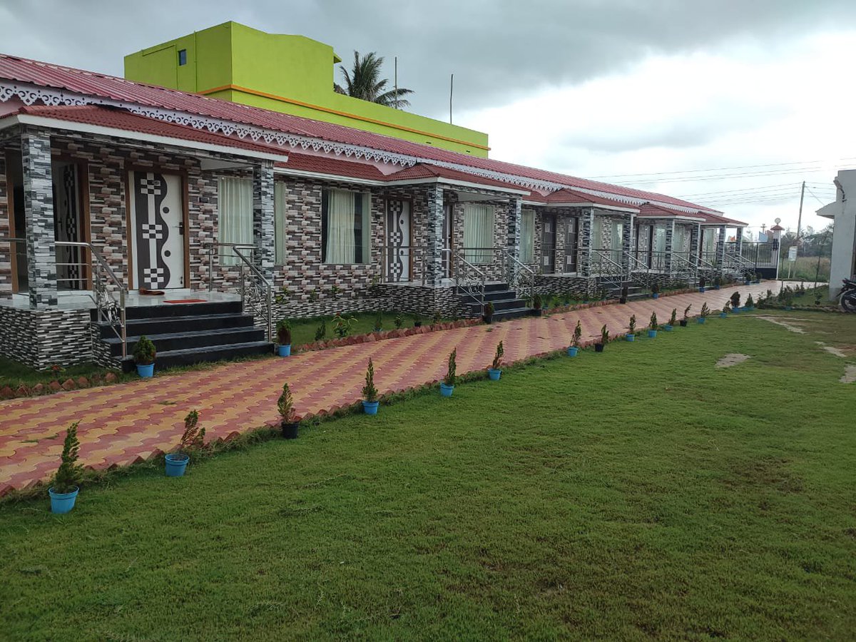 sarkar32150's tweet photo. Peaceful getaway vibes 🌿
Colorful cottages, green lawns, and cloudy skies.
The perfect escape from city life.
#Travel #ResortLife #WeekendGetaway #Nature #PeacefulPlaces #ExploreIndia #VacationVibes #Wanderlust https://t.co/7uOrd5sqZ2