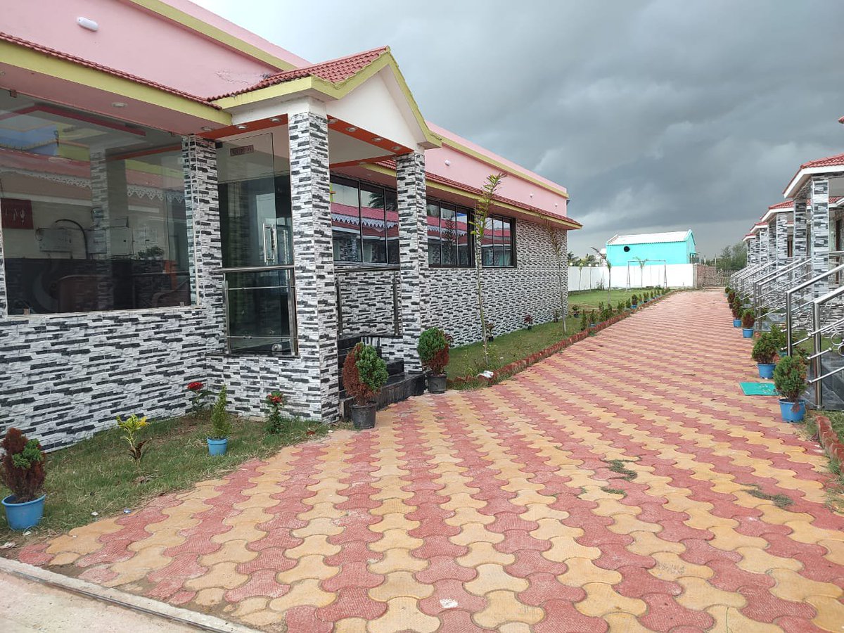 sarkar32150's tweet photo. Peaceful getaway vibes 🌿
Colorful cottages, green lawns, and cloudy skies.
The perfect escape from city life.
#Travel #ResortLife #WeekendGetaway #Nature #PeacefulPlaces #ExploreIndia #VacationVibes #Wanderlust https://t.co/7uOrd5sqZ2