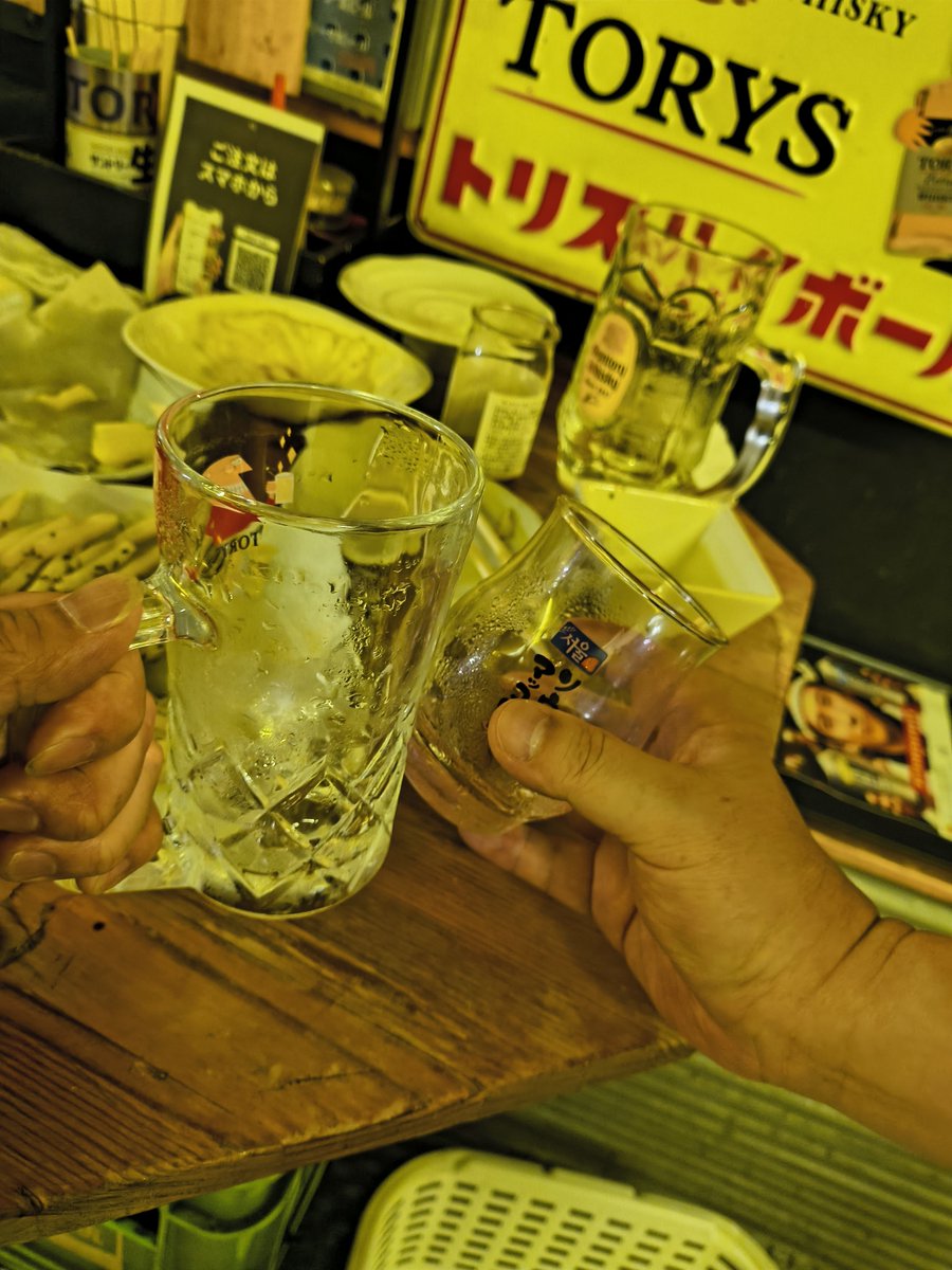 LINXS1967's tweet photo. #グルーバーズ88

台湾から日本に帰り
初の呑み。
相棒サブと急遽、杯をかわす。

夢を買った。

その言葉に込められた感謝は照れ隠し(笑)御愛嬌と伴に！

まだまだ次のグルーバーズに会えますように！ https://t.co/F79CjeXQGI
