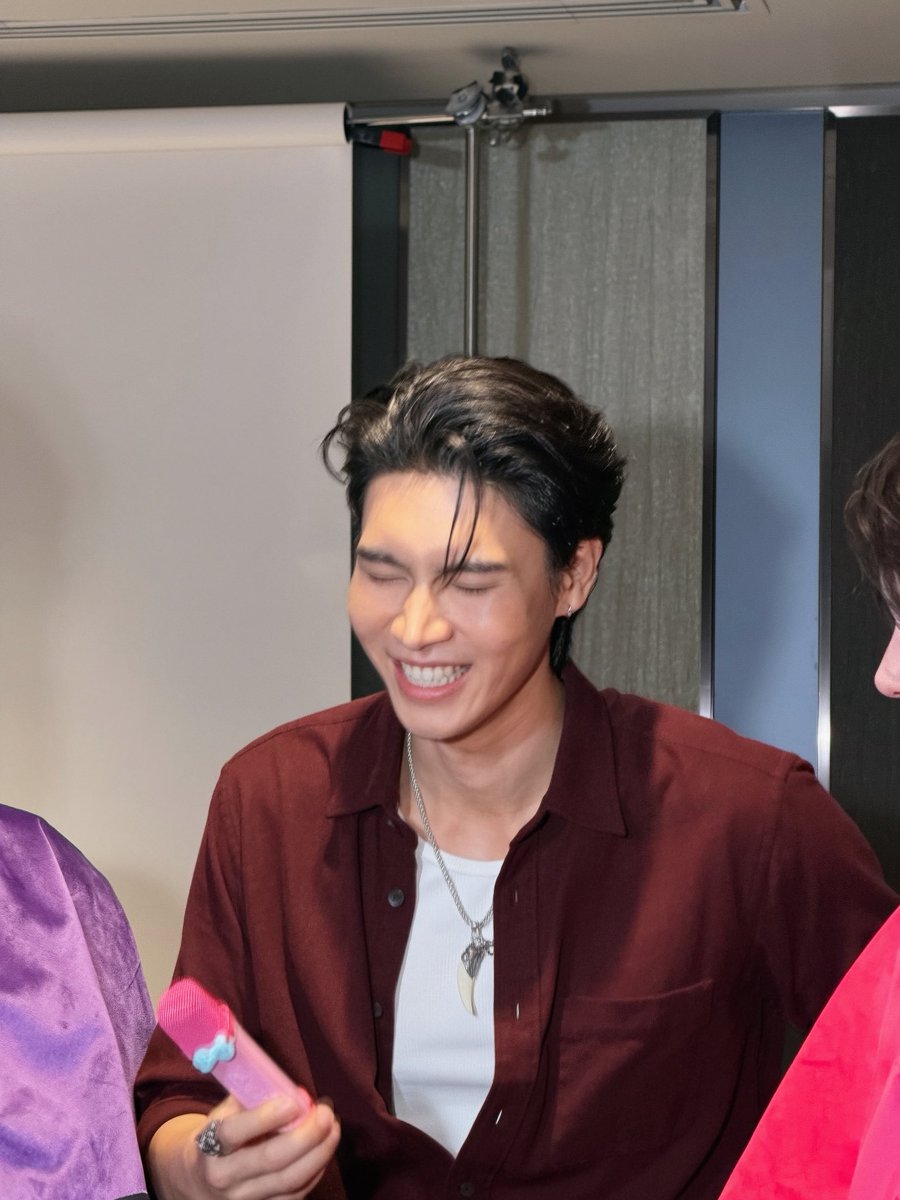 nakanisnakan's tweet photo. เจอกันครบแก๊งครั้งแรก JTโอเคดีไหม😂

#FittingMagicLover https://t.co/sYWGvqrb7w