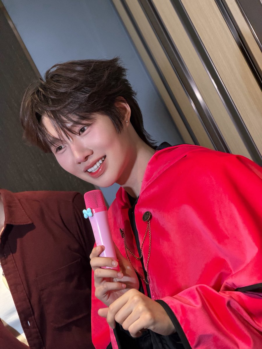 nakanisnakan's tweet photo. เจอกันครบแก๊งครั้งแรก JTโอเคดีไหม😂

#FittingMagicLover https://t.co/sYWGvqrb7w