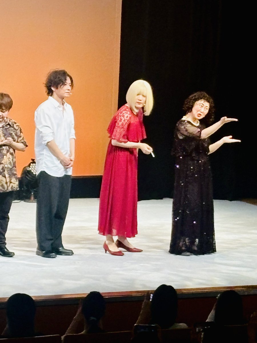 yukiebibipipi's tweet photo. お笑い芸人ランジャタイ国崎和也さんが
アカネという人を下ろして来た事に改めて感動。芸人さんはハマりキャラとかあるけど、キャハキャハ笑って人に迷惑がられてしつこく笑わせる姿と真反対の、ほとんど笑わない静かな声で喋るネオン街のレズビアンの猫背の歌姫が、この人には必然だったんだなと https://t.co/ASDP7qrLe9