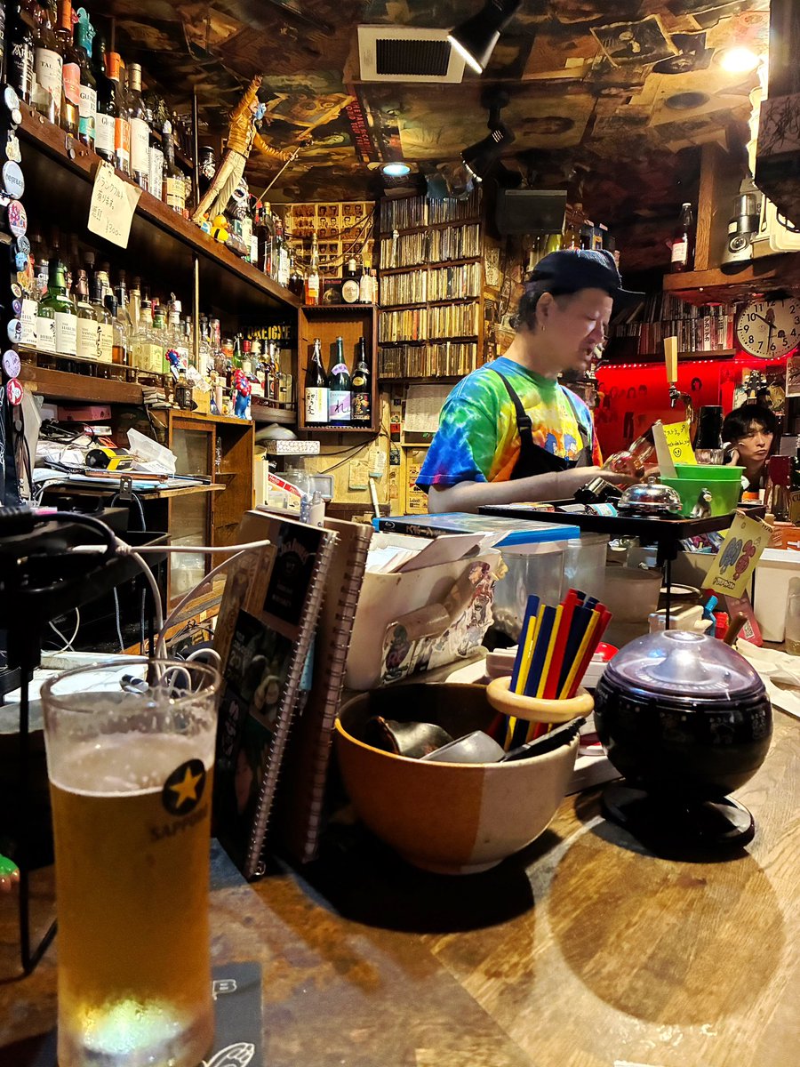 KAYASAn969's tweet photo. 娘が1番好きなBarはチェリコもジョンコルトレーンもゲルググもPOTSHOTもニコチンもミサイルガールもKEMURIもBACK DROP BOMBもPOTSHOTもSHERBETもGARLICBOYSもSOBUTも古いミクスチャーも流れる。(本日、娘不在)夫のテンションが上がっており帰れない。 https://t.co/IO46iTSLLB