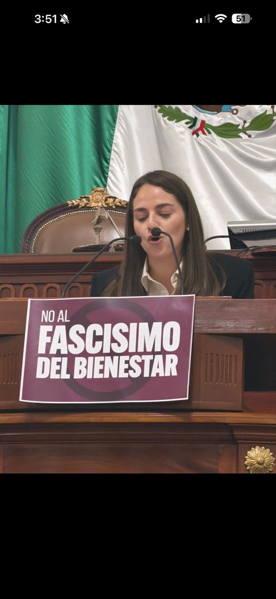 MarsChuck2's tweet photo. @TaniaLariosMX Son la burla de todo México. Por favor no cambien, son divertidísimos 🤡🤡🤡 https://t.co/0vNNffmFBS