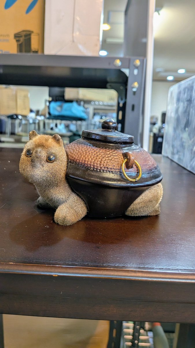 nemototea's tweet photo. 9月にお茶を淹れる機会があるんだけど、この分福茶釜ちゃんを連れて行こうか悩んで泣く泣くやめる決意をしている https://t.co/uwepMB2peO
