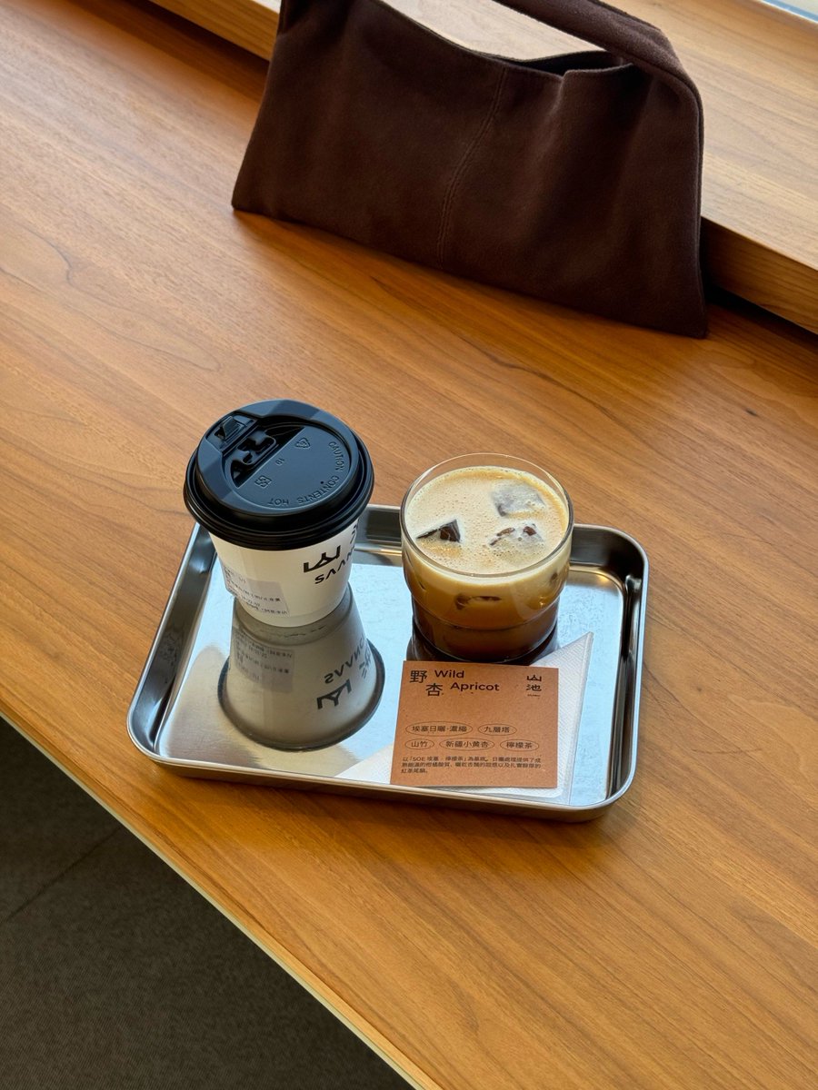 jj_caleb's tweet photo. Coffee run success! Grabbed your favorite oat latte on the way, don’t forget to pick it up from the counter when you’re done with the meeting!， https://t.co/bX73BwrYvr