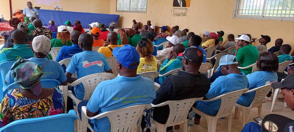 senga88292's tweet photo. 📍Bouar
#JournéeMondialeDelAideHumanitaire
Protéger les humanitaires = protéger les communautés affectées. Nous rendons hommage aux femmes &amp; hommes qui se mobilisent chaque jour pour apporter l'aide vitale aux +vulnérables malgré les défis d’accès &amp; de sécurité https://t.co/9OdY3omdga