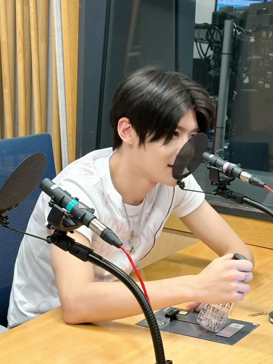 MellowSyon's tweet photo. ⠀
Si-On Everything &amp; Nothing. 
🔴 𝙊𝙣 𝘼𝙞𝙧. 𝟮𝟭𝟭𝙁𝙈.
⠀ https://t.co/5XEDYmteaW
