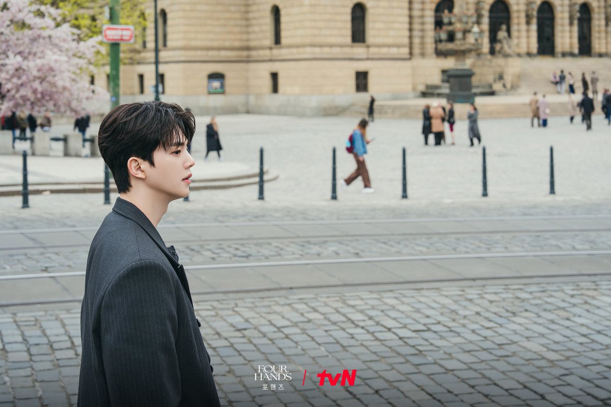 songkangbase's tweet photo. D-8 #FourHandsTwoSonatas https://t.co/qFeAC8mcKm