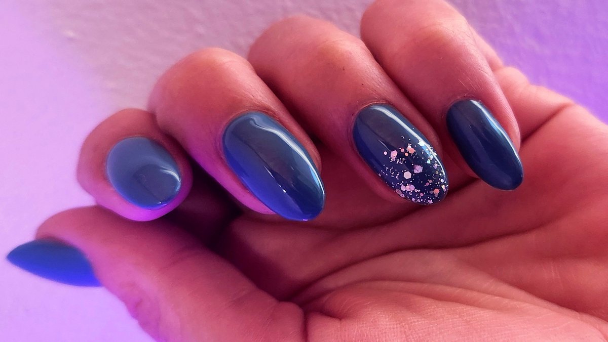 dlishmonsta30's tweet photo. #NewNails #HelloSpring #SkyBlue #Sparkles #AccentNail #GelPolish #RubberBase 💙 https://t.co/CuAXRYEQ4r