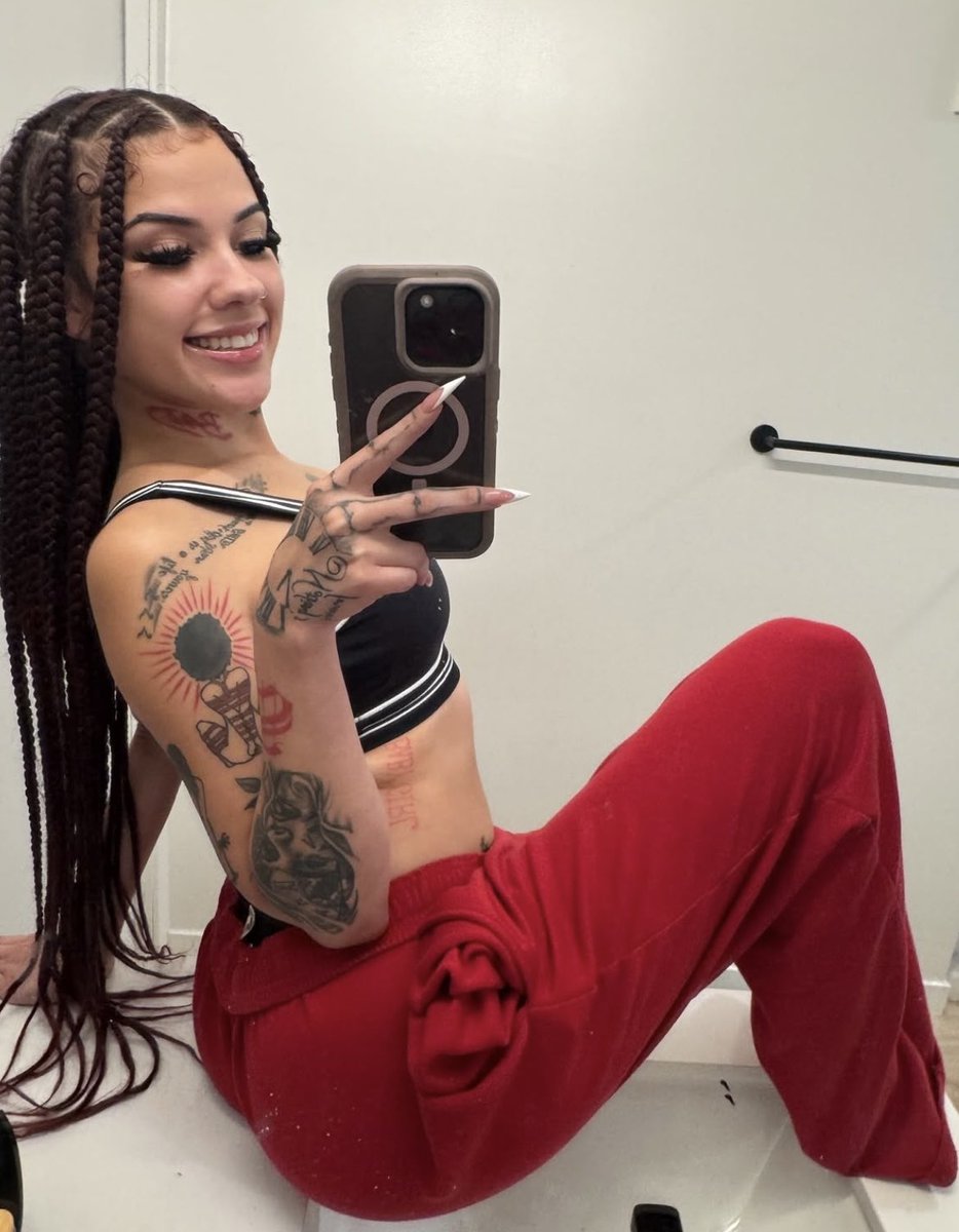 Hazelflu's tweet photo. It’s impressive how quickly piggies surrender financially.  🔮🔮💗💗💸💸

#findom #chastity #snowbunny #bnwo #sexting #relapse #sissy #joi #simp https://t.co/rz4CXKG1ph