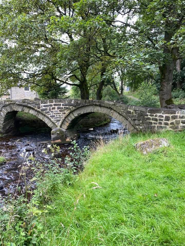 zarahandley's tweet photo. Another famous, picturesque bridge here. This packhorse bridge sometimes is called Sally’s bridge named after someone who lived opposite the bridge. It is either 13 or 15th century, historians can’t agree. 
Wycollar, Lancashire https://t.co/NQaibldXgt
