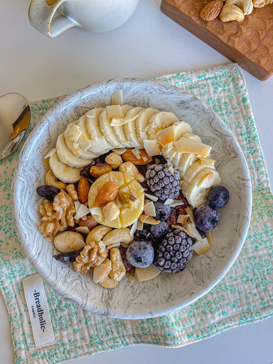 zxusrq's tweet photo. [Game-changer for morning oats! Organic rolled oats from @NatureHarvest give creamy texture + nutty sweetness in 2 mins, no weird additives. My go-to fuel for busy weekdays ]， https://t.co/tVnPAz8S3F