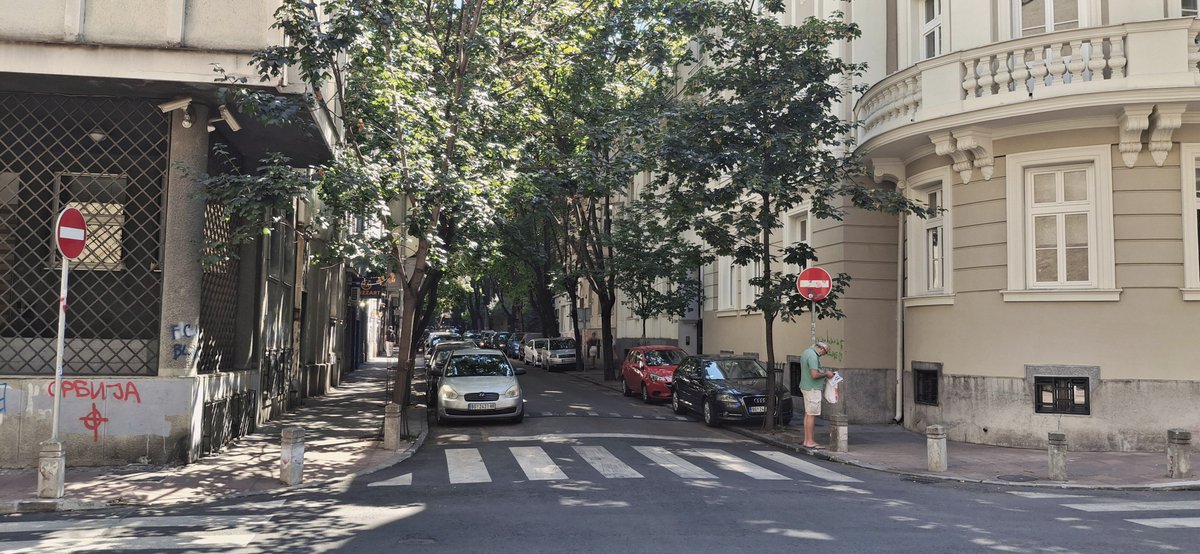 Fredb969's tweet photo. #Belgrade , quarante degrés à l'ombre. D'ici une heure, direction la Belgrade Arena pour assister au match de #basket #Serbie vs #France 🏀 https://t.co/38Klqdhrxw
