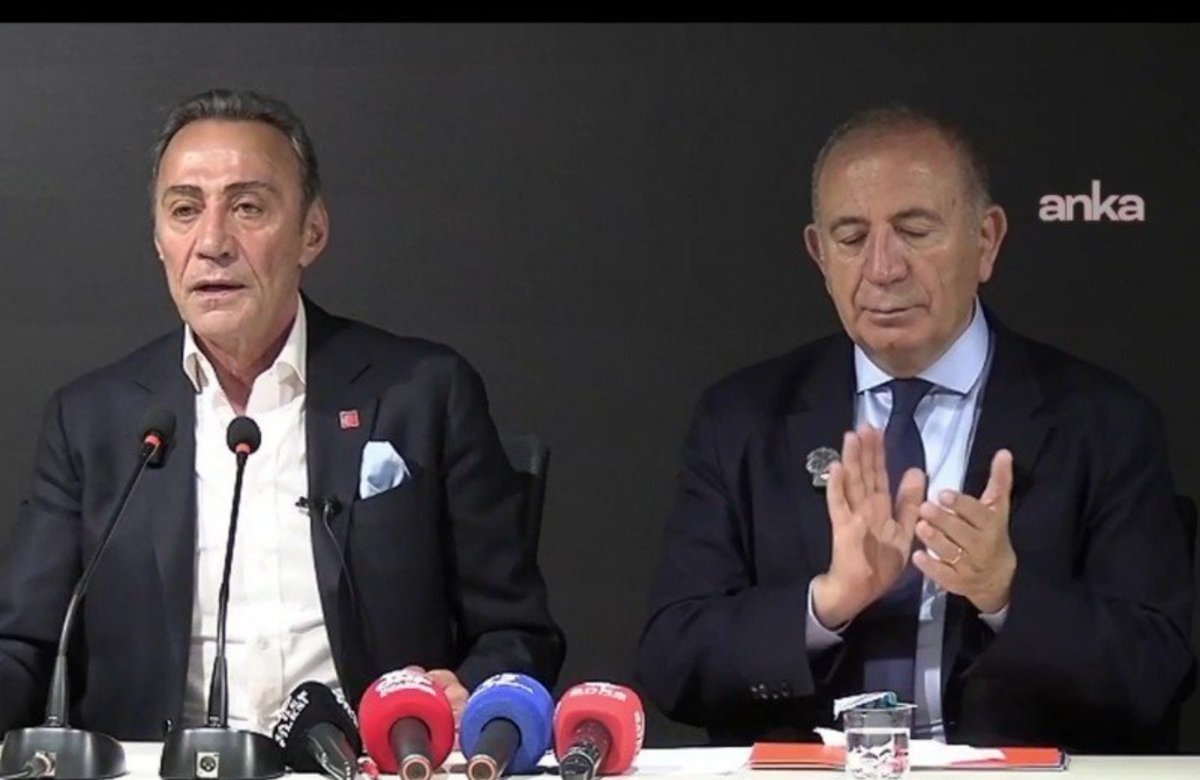 cemceren0101's tweet photo. Geliyoruz! 
Öyle böyle büyük gelmiyoruz,
çok büyük geliyoruz!

Ekmek için Ekmelettin
Tıraş için Barış Yarkadaş 
Döşek için Berhan Şimşek
Sırat için Ali Haydar Fırat
Briyantin için Gürsel Tekin 
Tarak için Faik Öztrak
diyoruz.

Tahmini Sonuç : %0.1 Oy

🤣 https://t.co/HhIsidUgsn