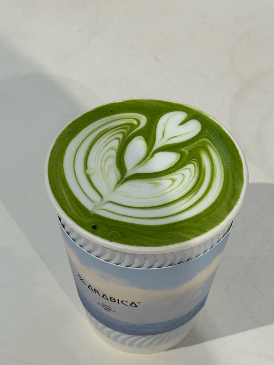 asra94579226's tweet photo. [Make a 2-min iced matcha latte at home: whisk 1 tsp matcha + 2 tbsp hot water, pour over ice + oat milk, done! Creamy, not bitter, perfect for morning pick-me-up ] https://t.co/sgyySVKFBJ