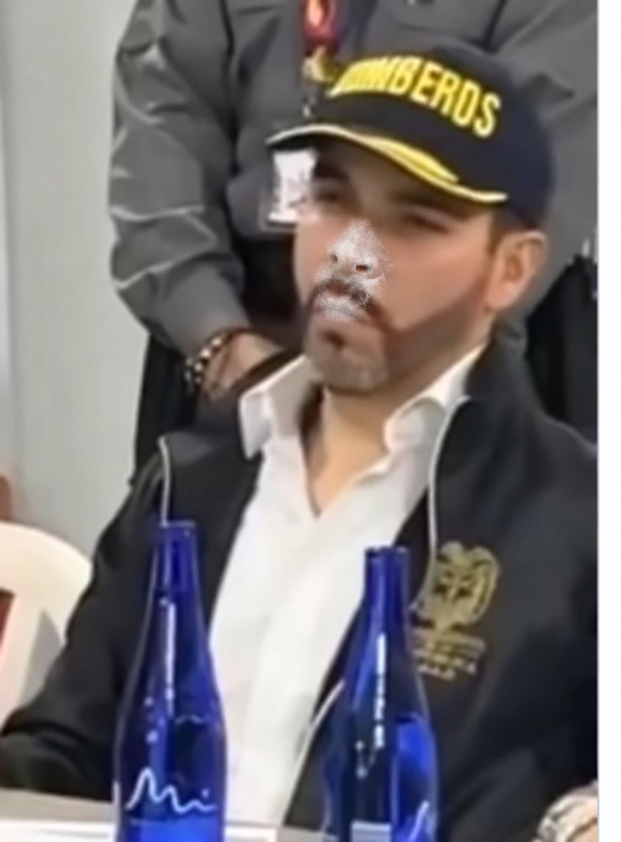 inter63753999's tweet photo. @Visi0naria Solo se ensucia la nariz 🤣🤣🤣😏🦜🦜🦜 https://t.co/TghFXhdNj0
