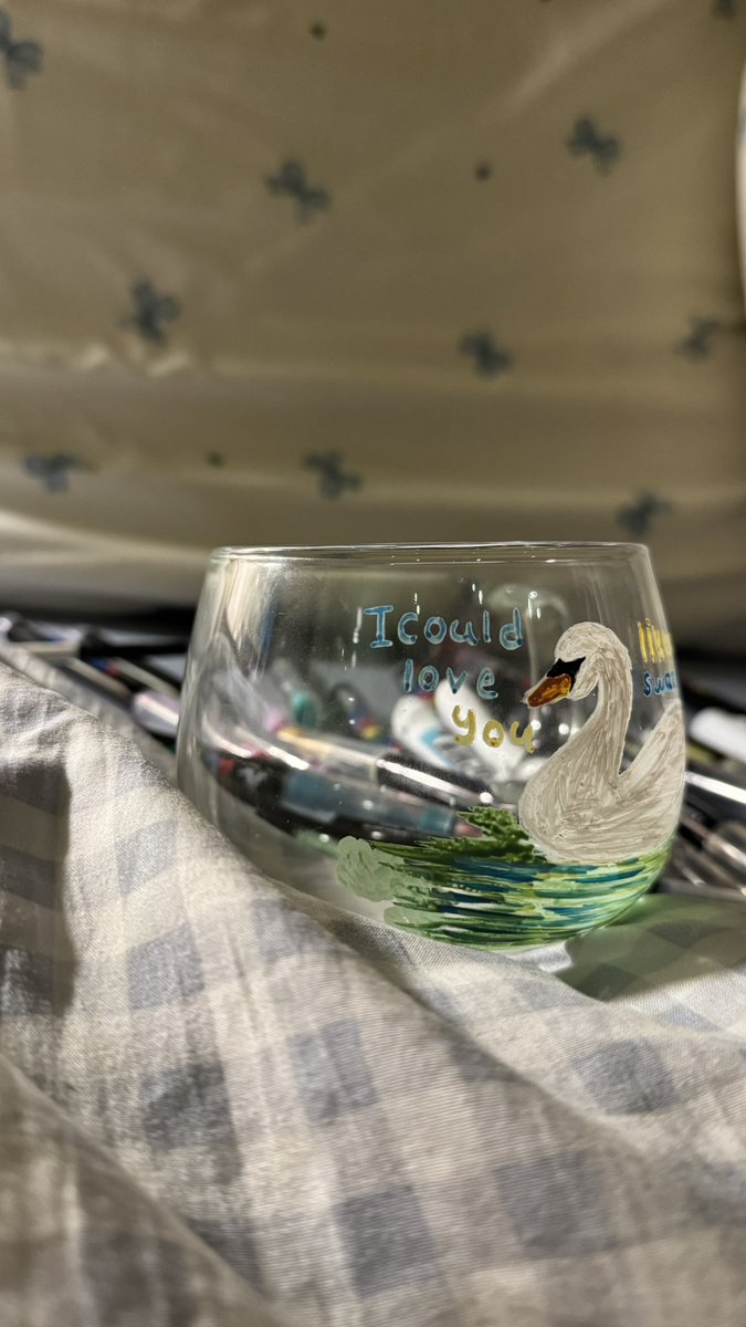 Qill8_'s tweet photo. I could love u like a swan 🦢🪞🩰 https://t.co/fieWRYCsk1