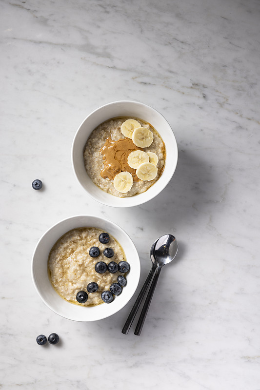 BeAta782601's tweet photo. Just had the most cozy homemade oats bowl with fresh blueberries and a drizzle of honey — perfect kickoff for a busy week! https://t.co/iOvDObB57W