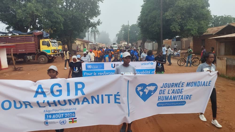 Odjo_Nicksson's tweet photo. 📍Kaga Bandoro 
#JournéeMondialeDelAideHumanitaie
Derrière chaque chiffre se trouvent des femmes, des hommes &amp; enfants qui comptent sur l'aide humanitaire pour survivre. Protéger ceux qui leur viennent en aide, c'est protégez communautés.
Agisons pour l'humanité 
@OCHA_CAR https://t.co/HDrLGDkxuR