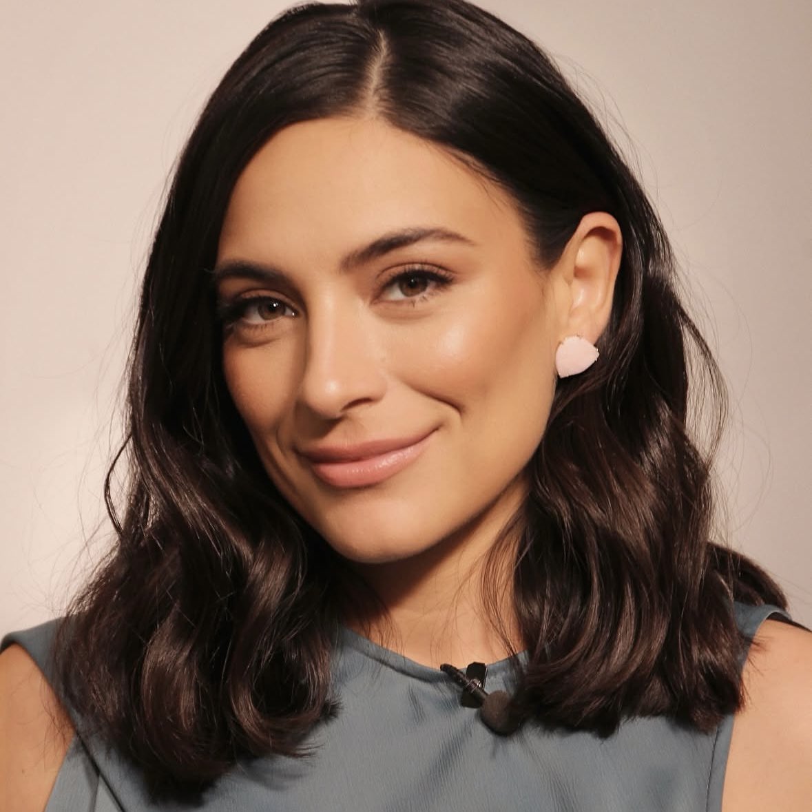 FebreLatina's tweet photo. De volta! Ana Brenda Contreras retorna às telenovelas como protagonista de #UnidadDeVida, nova produção da Telemundo. 

Na trama, que gira em torno de um esquema de corrupção hospitalar, ela será Gabriela, uma médica que retorna para casa após anos afastada do pai e acaba se tornando um dos principais alvos ao tentar defender sua profissão.

Na trama, a atriz, que já trabalhou na emissora com #ElConde, fará par romântico com Rodolfo Salas. O elenco também conta com Ana Belena, Geraldine Bazán, Mónica Dionne e David Palacio.