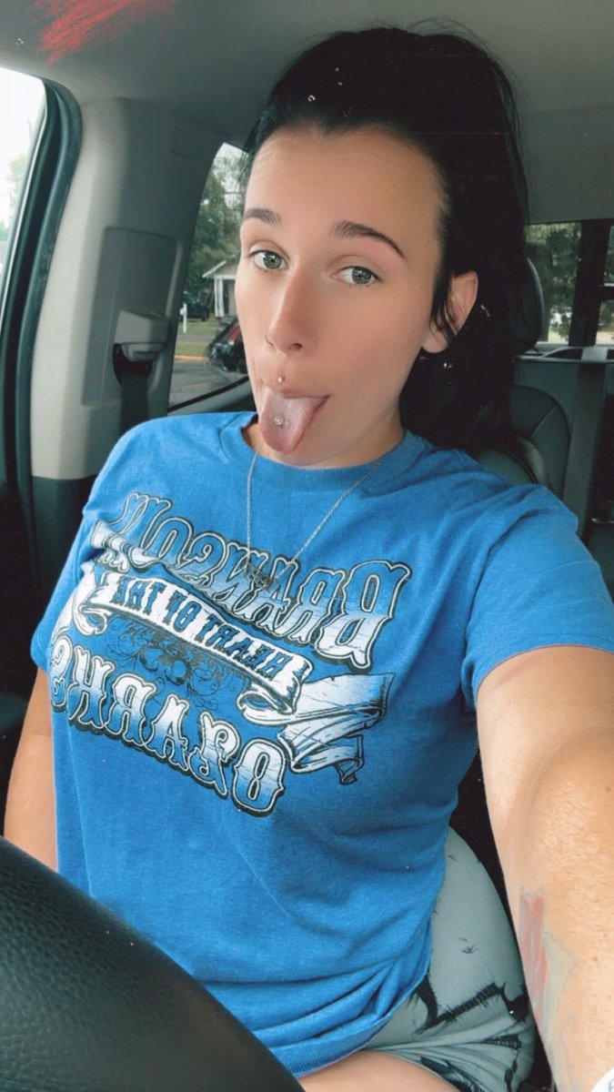 JustinaHan9's tweet photo. Do you like my tongue or piercing ❤️💋 https://t.co/Bd9fpVTktx