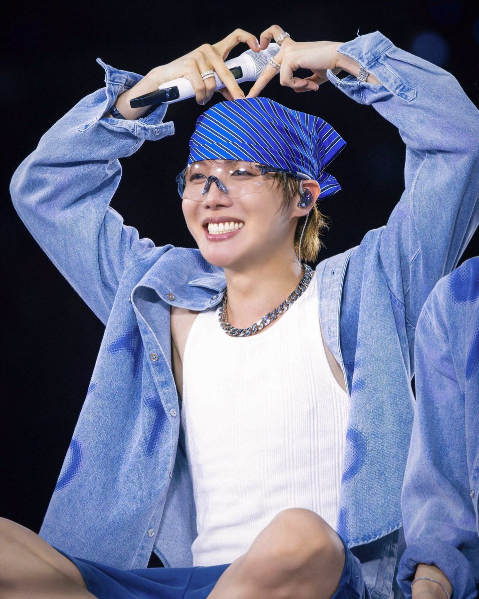 pjmruler's tweet photo. J-Hope WE LOVE YOU
J-Hope NEVER WALKS ALONE
WE SUPPORT J-Hope FOREVER 

#JhopeIsNotAlone
#WeStandWithjhope
#WeSupportjhope 
#WeTrustInjhope 
#jhopeforever https://t.co/YCoQ9cpLnv