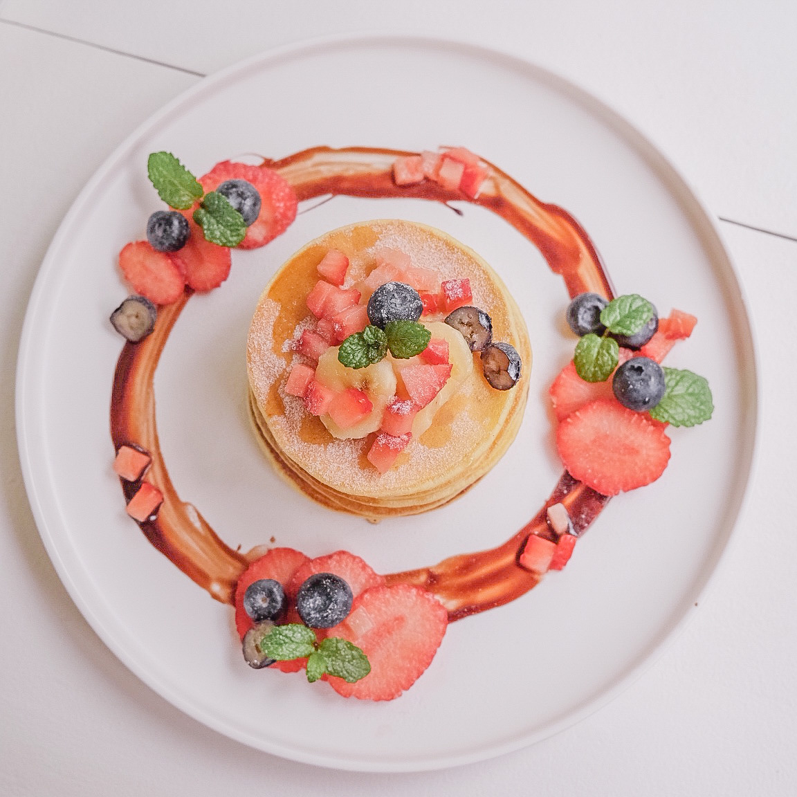 ricd25's tweet photo. Just had the best cozy weekend breakfast—fluffy homemade pancakes drizzled with maple syrup and fresh strawberry slices. Total comfort in every bite! https://t.co/1zIg0F3qOU