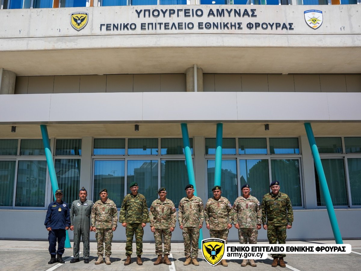 NationalGuardCY's tweet photo. Επίσκεψη Αρχηγού Γενικού Επιτελείου Εθνικής Άμυνας στην Κύπρο

Ο Αρχηγός της Εθνικής Φρουράς Αντιστράτηγος Εμμανουήλ Θεοδώρου υποδέχθηκε σήμερα στο Στρατηγείο του Γενικού Επιτελείου Εθνικής Φρουράς τον Αρχηγό του Γενικού Επιτελείου Εθνικής Άμυνας, Στρατηγό Δημήτριο Χούπη.

Διαβάστε περισσότερα👇
https://t.co/Ng76DXbxwr

#ΕθνικήΦρουρά #ΕίμαστεΠερήφανοι