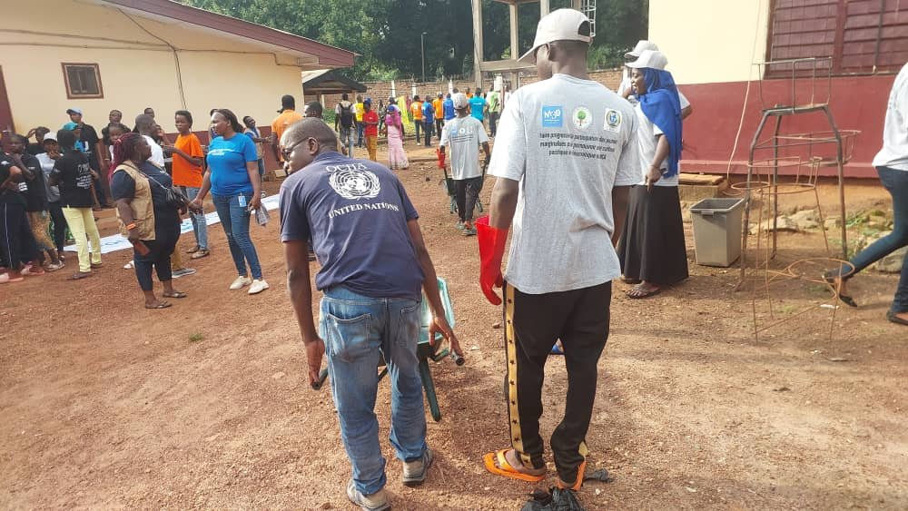 Odjo_Nicksson's tweet photo. 📍Kaga Bandoro 
#JournéeMondialeDelAideHumanitaie
Derrière chaque chiffre se trouvent des femmes, des hommes &amp; enfants qui comptent sur l'aide humanitaire pour survivre. Protéger ceux qui leur viennent en aide, c'est protégez communautés.
Agisons pour l'humanité 
@OCHA_CAR https://t.co/HDrLGDkxuR