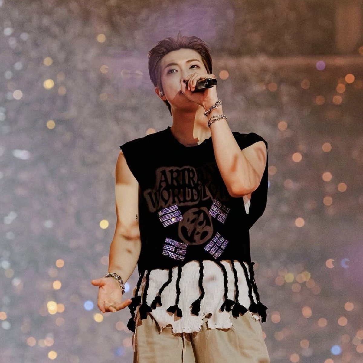 pjmruler's tweet photo. RM WE LOVE YOU
RM NEVER WALKS ALONE
WE SUPPORT RM FOREVER 

#RMIsNotAlone
#WeStandWithRM
#WeSupportRM
#WeTrustInNamjoon https://t.co/9qr8VsAJjX