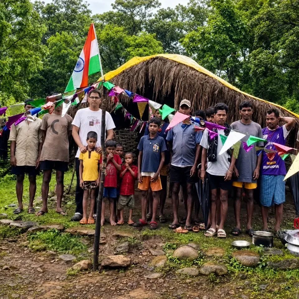 tathvamasi6's tweet photo. How many of you know this? Share this with all who ask - “What did Modi do?”

For the first time, this village named Boter In Chhattisgarh hoisted our Indian flag on the Independence Day. 🫡😍

It was heavily under the influence of Naxalites for decades, under whom flag hoisting is a life threatening act for the villagers.

On 80th Independence Day all the villagers participated in flag hoisting and were extremely happy.

It’s a tight slap to all the #DimagiNaxals