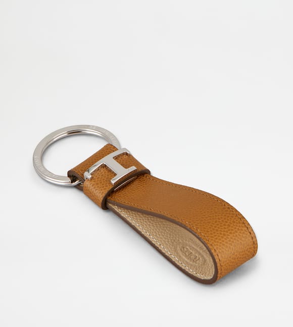 dewd47's tweet photo. Just finished my custom leather keychain! Hand-cut, stitched, and perfect for my daily carry. Love making small, useful things with my own two hands ， https://t.co/W4lGoeuuPh