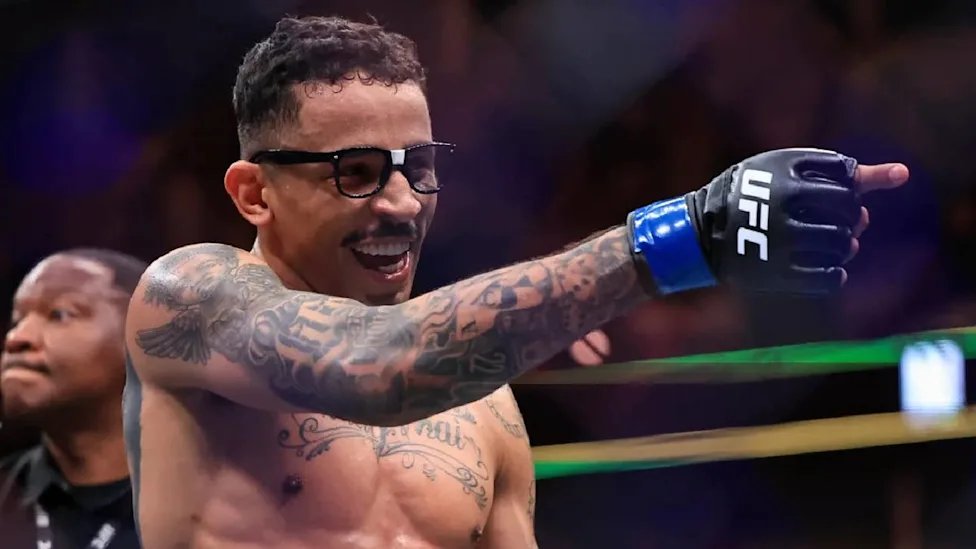 Doctor_UFC's tweet photo. 🚨Carlos Prates claims the UFC has GUARANTEED him the next Welterweight title shot against Islam Makhachev.

Prates says he wants to “shock the world” and dethrone Islam.👀

How do you see Makhachev vs. Prates playing out?

#UFC #MMA #CarlosPrates https://t.co/xyhdXFqG6D