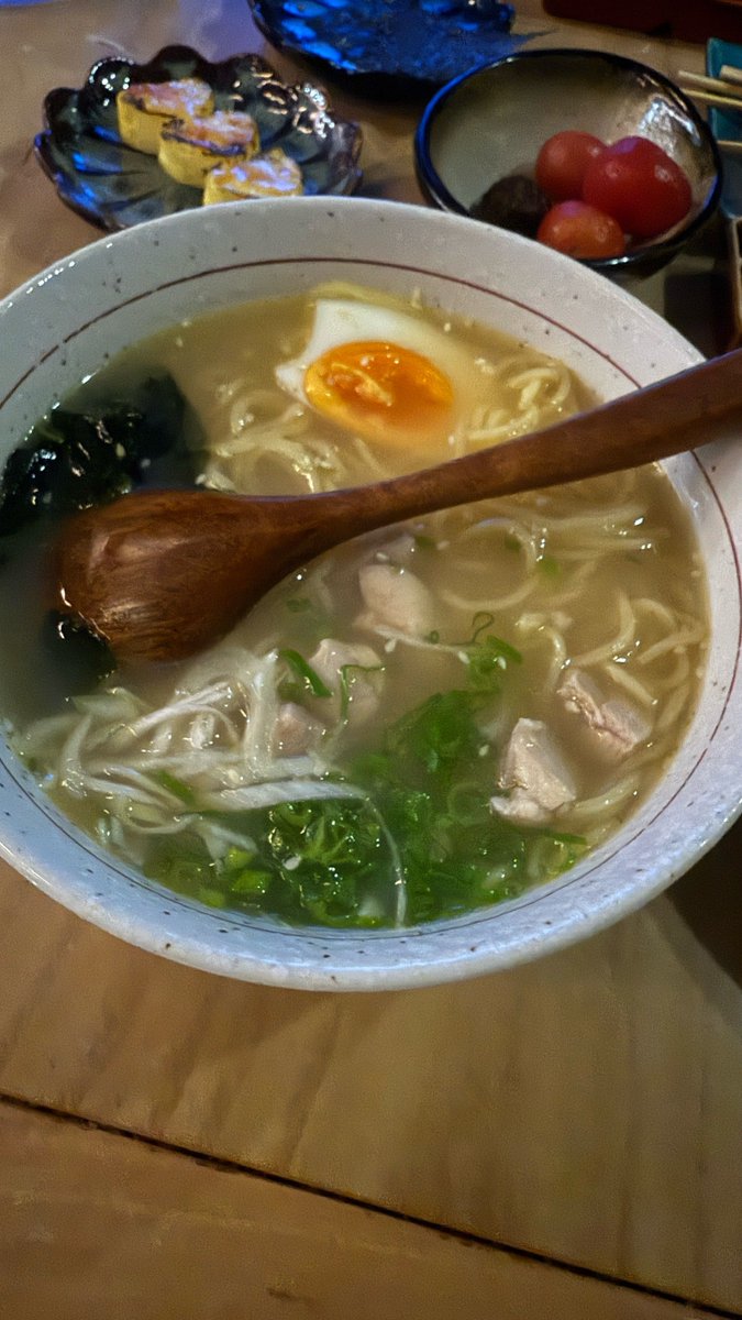 ELBeKoo5's tweet photo. A steaming bowl of ramen, soft glow of warm lights, quiet laughter fading. This late night bite fixes more than hunger—It wraps you up.， https://t.co/CKhMi3fxSL