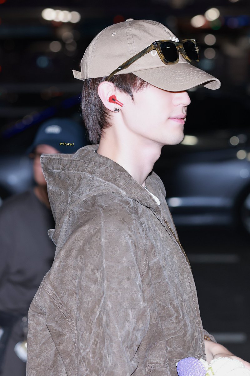 FWanit's tweet photo. 260820 BKK  Welcome to Thailand kub ❤️
#周翊然 #zhouyiran #zhouyiran周翊然 #HappitatxZhouYiran https://t.co/7FthoN12wK