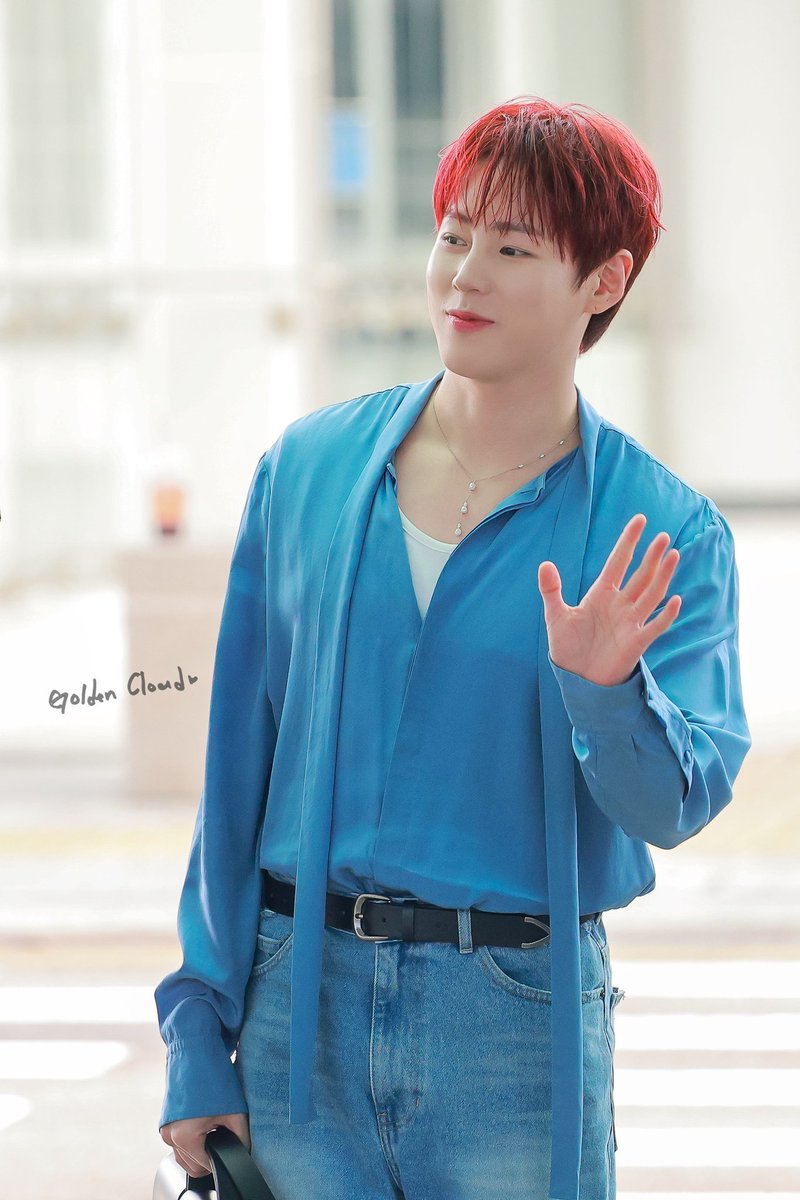 GoldenCloud0322's tweet photo. 260814 ICN 출국    

이 말랑꿀떡이가 보고 시퍼 🩵

#하성운 #HASUNGWOON #워너원 #WannaOne https://t.co/eNkJ5dyBZF