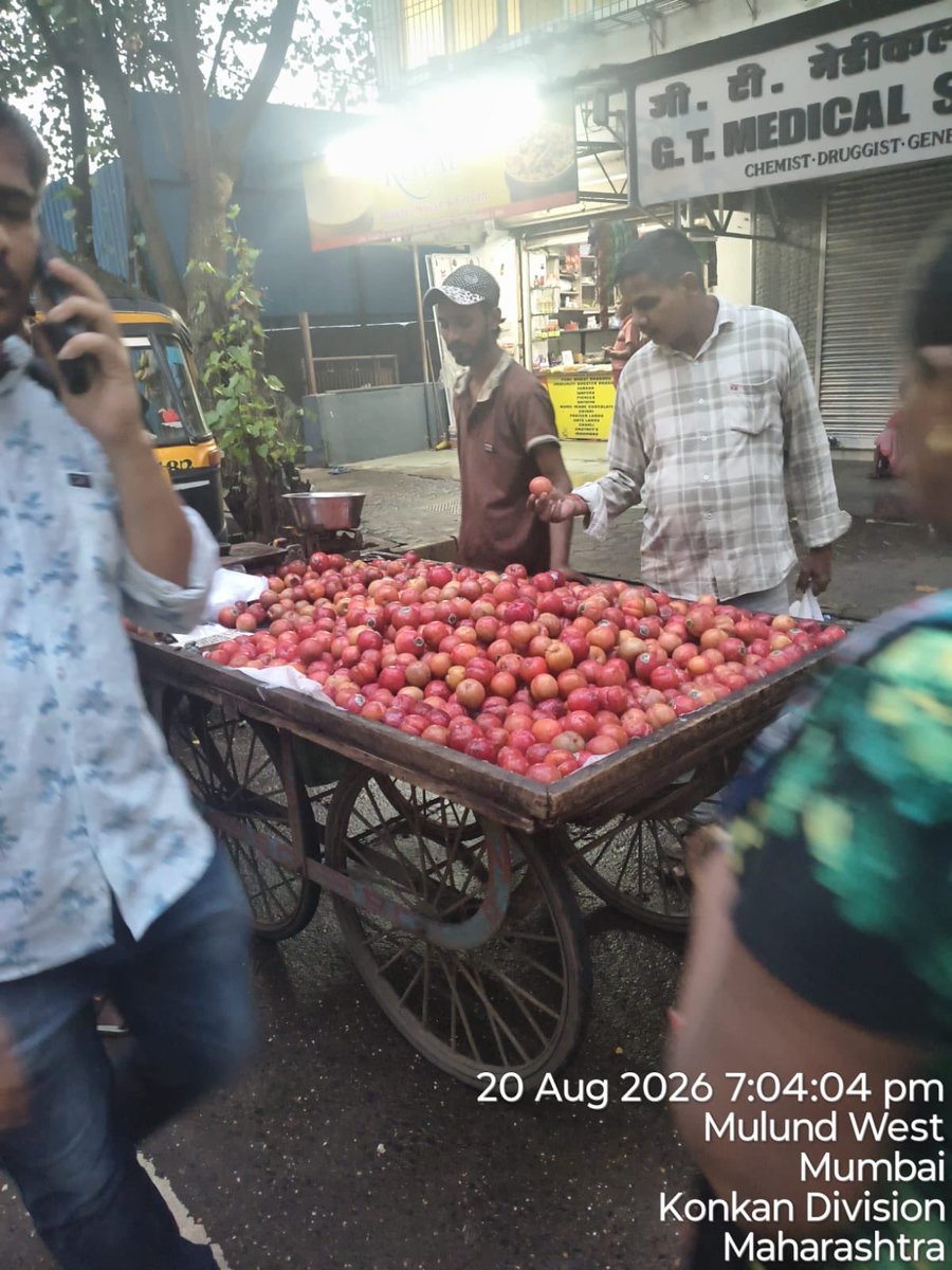 mihirkotecha's tweet photo. Supposedly there is a zero tolerance for 4 wheel carts in Mumbai,even Hon. Mumbai High Court order says so. However below GPS tagged photos have a differrent story to say @mybmcWardT 's complete failure to ensure High Court Orders are followed.I remeber i had personally given the locations where over a 100 4 wheeler handcarts are illegally parked in Mulund & rented out .but our WO turned deaf ears&no action has been taken. Request @AshwiniBhide Ji to look into the same,ideally we have  AMC  eastern suburbs but he is too busy in other affairs.Also request @MumbaiPolice & @DcpEastZone3mum  to get  in action & ensure court orders are followed.