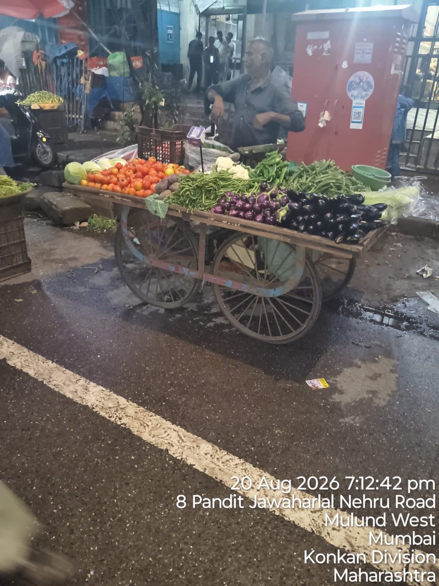 mihirkotecha's tweet photo. Supposedly there is a zero tolerance for 4 wheel carts in Mumbai,even Hon. Mumbai High Court order says so. However below GPS tagged photos have a differrent story to say @mybmcWardT 's complete failure to ensure High Court Orders are followed.I remeber i had personally given the locations where over a 100 4 wheeler handcarts are illegally parked in Mulund & rented out .but our WO turned deaf ears&no action has been taken. Request @AshwiniBhide Ji to look into the same,ideally we have  AMC  eastern suburbs but he is too busy in other affairs.Also request @MumbaiPolice & @DcpEastZone3mum  to get  in action & ensure court orders are followed.